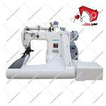 چرخ خیاطی کابویی سه سوزنه جک ضخیم دوز، با قابلیتِ دوخت ساده­‌د‌وزی به­‌صورت دو/ سه­‌ردیف موازی از رو و دوخت زنجیره­‌دوزی موازی از زیر پارچه.
