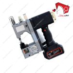 چرخ خیاطی سرکیسه‌ دوز شارژی با قابلیتِ دوخت سرِکیسه، گونی و یا بسته با سرعت بالا و مناسب جهت استفاده درکارگاه­های تولیدی و کار حرفه­‌ای.