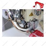 چرخ خیاطی فلت لیجیا با طراحی مناسب جهت جفت‌کردن دو پارچه در کنار یکدیگر، برش قسمت‌های اضافی و دوخت قسمت‌های جفت‌شده، مناسب برای انواع واحدهای تولیدی- نمای قسمت برش دستگاه