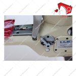 چرخ خیاطی فلت لیجیا با طراحی مناسب جهت جفت‌کردن دو پارچه در کنار یکدیگر، برش قسمت‌های اضافی و دوخت قسمت‌های جفت‌شده، مناسب برای انواع واحدهای تولیدی- نمای درجه ریز و درشتی