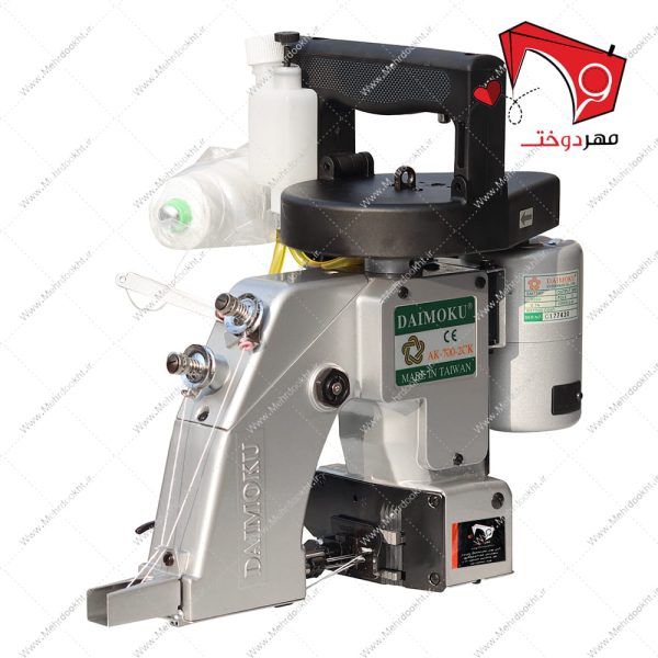چرخ خیاطی سرکیسه دوز دو نخ دو سوزن (دو ردیف دوخت) دایماکو ساخت تایوان- نمای سه بعدی از چپ