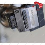 دستگاه سرنخ زنی ثابت اتوماتیک گرند جهت قطع کردن هرگونه سر نخ اضافی در پایان فرآیند دوخت انواع لباس‌ها به‌صورت اتوماتیک و با هدف افزایش زیبایی و کیفیت دوخت.
