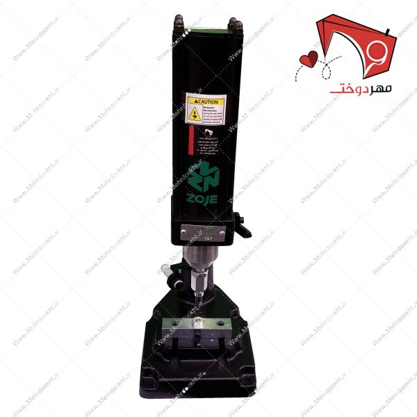 دستگاه پرس دکمه زوجی با قابلیت پرچ و پرس انواع دکمه‌های چهار پارچه، منگنه، حلقه، دکمه‌های پولک آلومینیومی و مروارید می باشد.