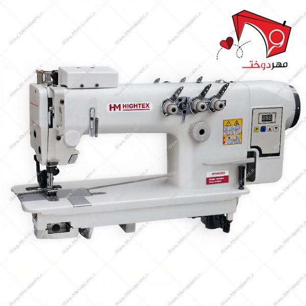 چرخ خیاطی سه سوزن سه قلاب غلتک دار هایتکس مدل HT-556080GW ، با قابلیتِ دوخت ساده­‌دوزی به­‌صورت سه ردیفه از روی کار و سه ردیف دوخت زنجیره در قسمت زیر پارچه.