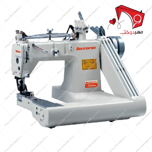 چرخ خیاطی سه سوزنه کابویی غلتک دار بن هورس، با قابلیتِ دوخت ساده­‌د‌وزی به­‌صورت سه ردیف موازی از روی پارچه و دوخت زنجیره­‌دوزی موازی از زیر.
